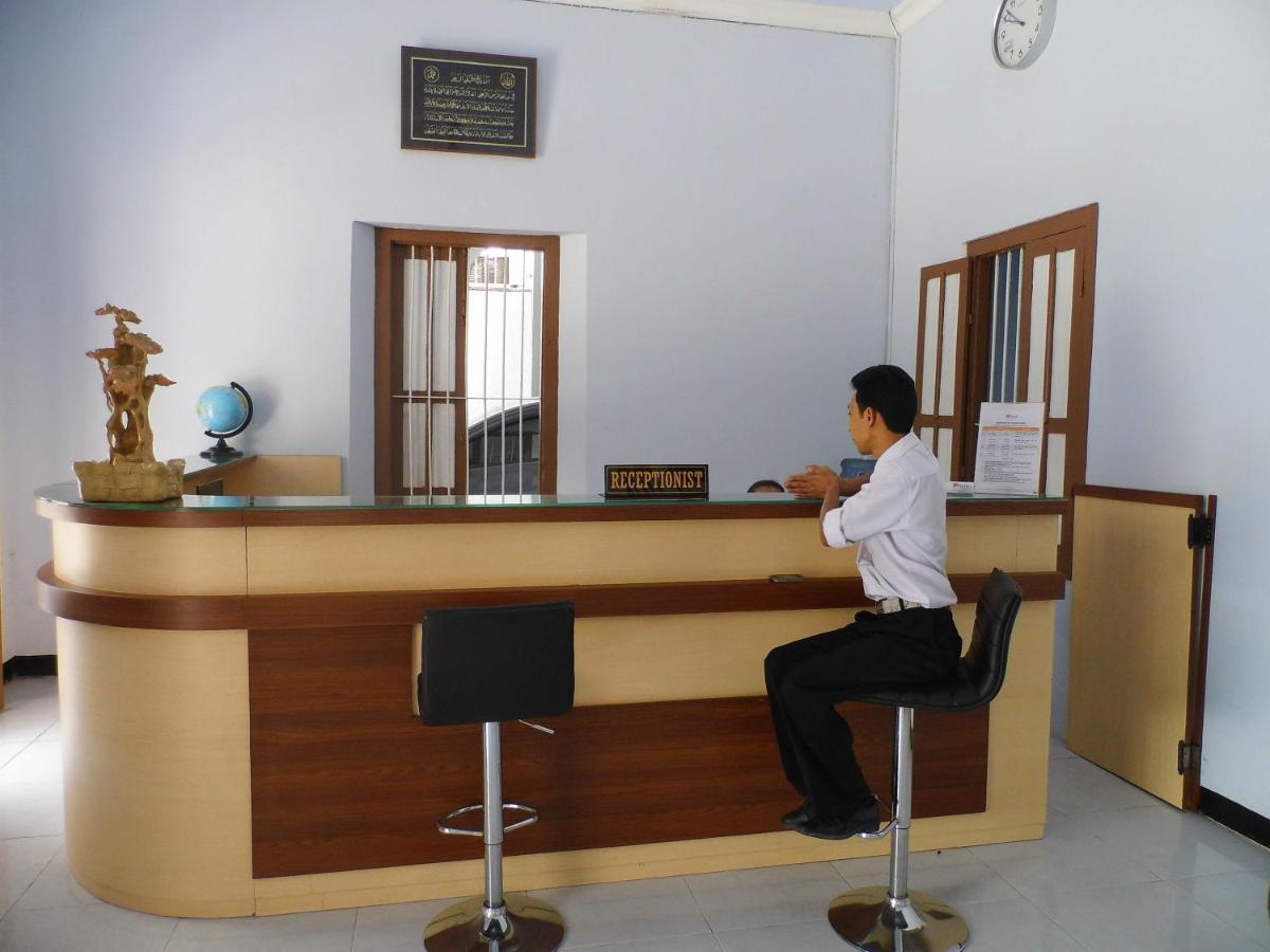 Hotel Ilhami Blitar Экстерьер фото