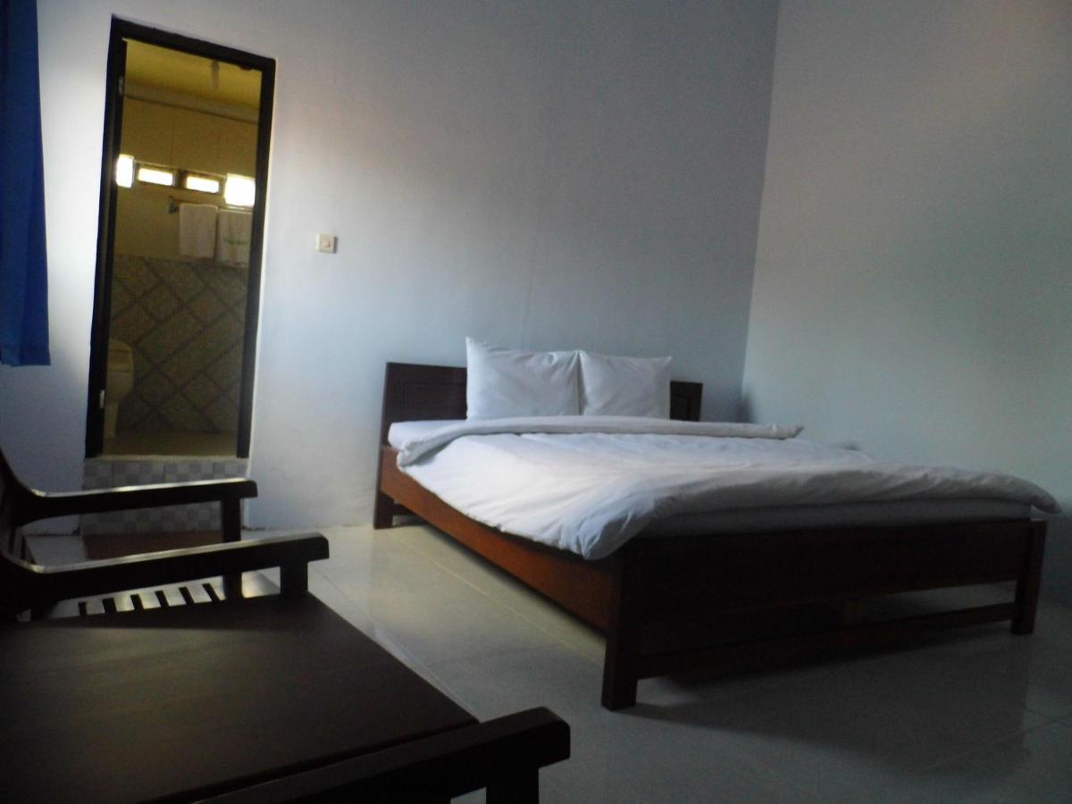 Hotel Ilhami Blitar Экстерьер фото
