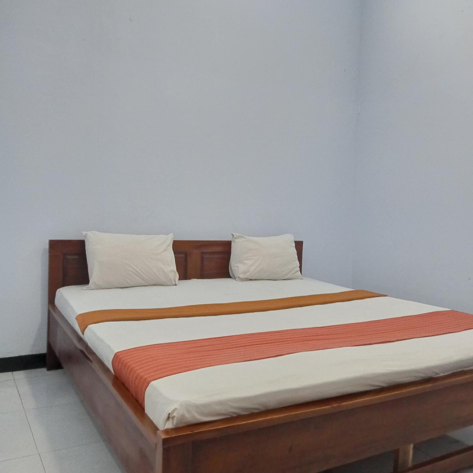 Hotel Ilhami Blitar Экстерьер фото