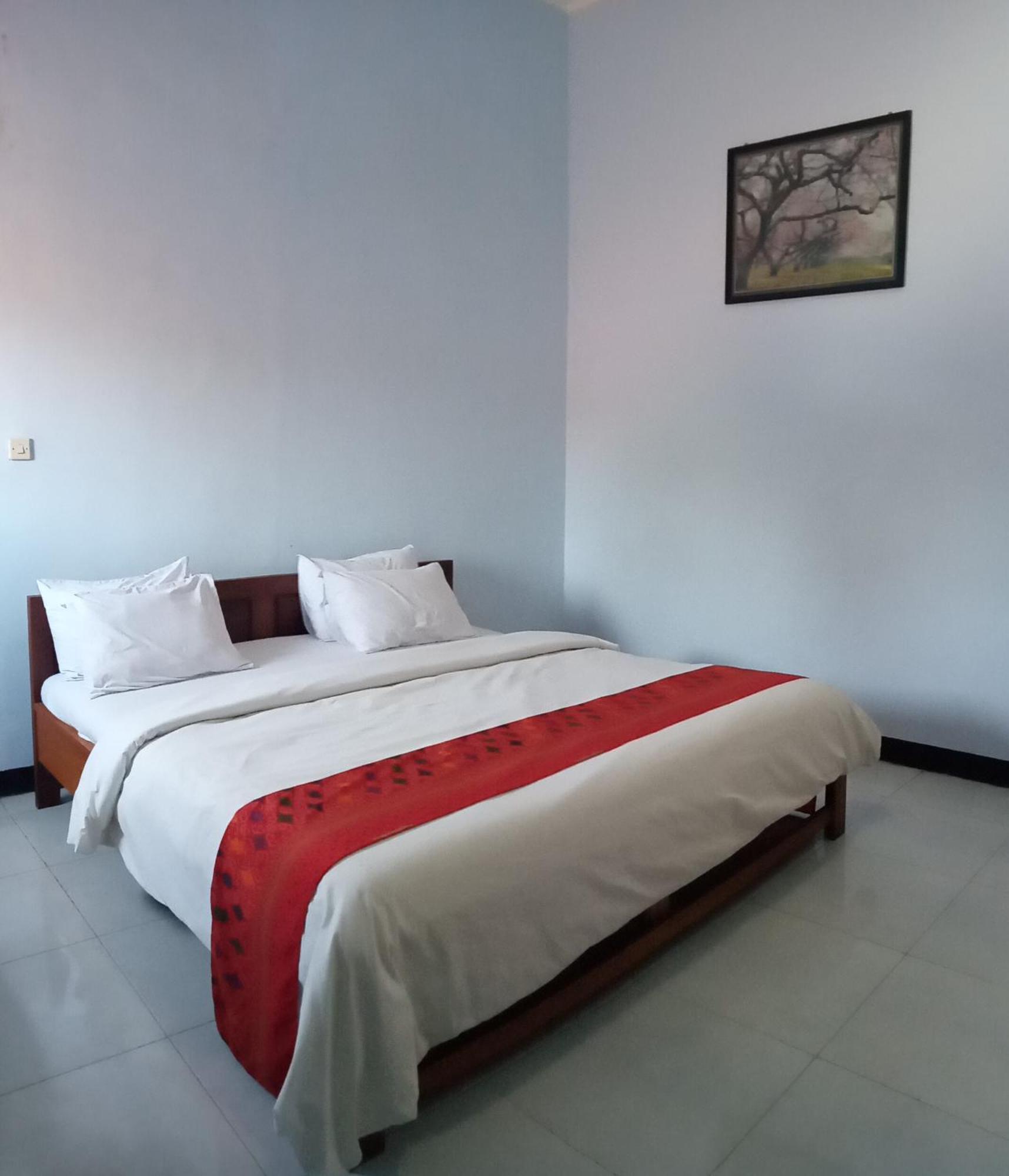 Hotel Ilhami Blitar Экстерьер фото